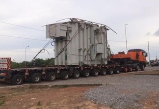 O equipamento pesa cerca de 200 toneladas e foi retirado da subestação de Boa Vista, no último dia 2 (Foto: Divulgação)