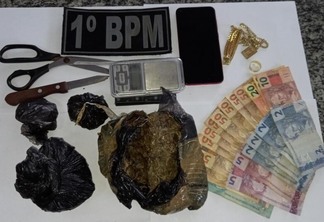 Produtos encontrados com o vigilante e apreendidos pela policia (Foto: Divulgação)