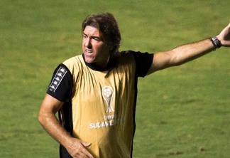 Sá Pinto comanda o Vasco da Gama em jogo contra o Defensa y Justicia pela Copa Sul-Americana 2020 Imagem: Jorge Rodrigues/AGIF