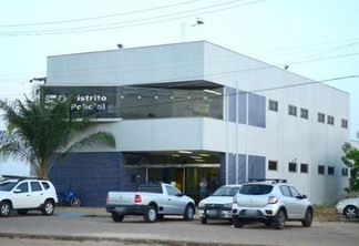 A Central de Flagrantes funciona na sede do 5º DP (Distrito Policial) localizada na Rua Parque Industrial, S/N, Bairro Distrito Industrial (Foto: Arquivo FolhaBV)