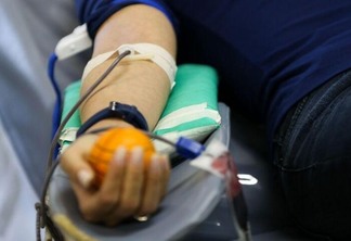 Para tentar melhorar a situação dos estoques, o hemocentro está convocando doadores voluntários de todos os tipos sanguíneos (Foto: Divulgação)