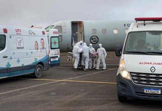 Durante o trajeto, o paciente é acompanhado por sete profissionais de saúde (Foto: Divulgação)