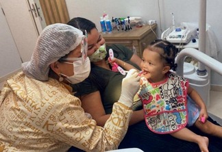 A dentista alerta que o bruxismo vai mostrando sinais, como após fazer uma restauração nos dentes da criança, algum deles cai (Foto: Divulgação)
