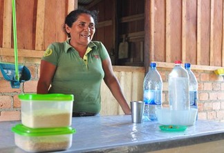 A produtora rural Maria de Fátima Sousa afirmou que a seca é recorrente desde a metade de 2014 e intensificou-se neste ano (Foto: Rodrigo Sales)