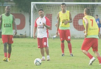 Serginho Gois (meio): “vamos ao Pará e tentar voltar para casa com o resultado”(Foto: Lucas Luckezie)