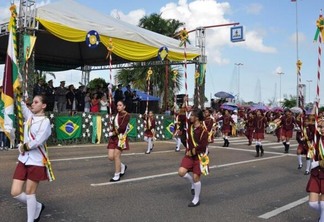 Mais de dois mil alunos participaram do desfile cívico do Dia 7 de Setembro este ano  (Foto: Wenderson de Jesus/Folha BV)