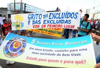 A concentração dos participantes do Grito do Excluídos ocorreu na avenida São Sebastião (Foto: Nilzete Franco/Folha BV)