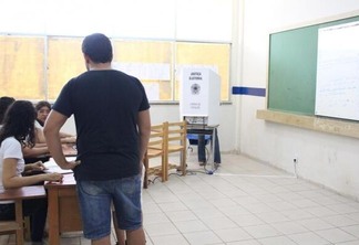 Processo de votação tem ocorrido com tranquilidade na Escola Gonçalves Dias (Foto: Diane Sampaio / FolhaBV )