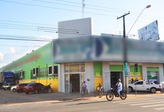 A loja fica às margens da movimentada Avenida Ataíde Teive (Foto: Wenderson Cabral/Folha BV)