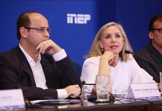 Ministro do MEC, Rossieli Soares, e a presidente do Inep, Maria Inês Fini, durante coletiva de imprensa (Foto: Divulgação/MEC)