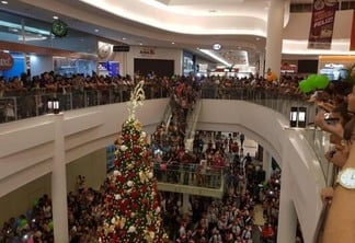 Milhares de pessoas lotaram o shopping em Boa vista, para ver a chegada do Papai Noel. (Foto: Divulgação)