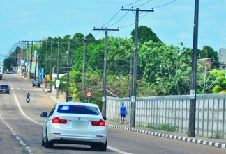 As infrações aumentaram e as multas estão sendo aplicadas em motoristas que têm imprudência no trânsito (Foto: Diane Sampaio/Folha BV)