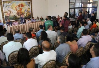 Diversas autoridades estiveram presentes durante o evento, no Palácio Senador Hélio Campos (Foto: Diane Sampaio/Folha BV)