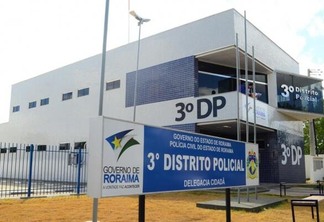 O caso foi registrado no prédio onde funcionam o 3º e 4º Distrito Policial (Foto: Nilzete Franco/Folha BV)