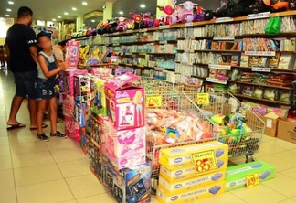Comprar menos mercadoria foi uma das alternativas dos empresários para evitar o impacto negativo (Foto: Arquivo/Folha BV)