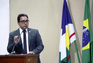 O presidente Mauricélio Fernandes (MDB) se manteve no cargo após disputa com o vereador Professor Linoberg, da Rede (Foto: Priscilla Torres/Folha BV)
