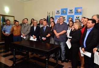 Mais de 30 secretários tomaram posse ontem, 4, em cerimônia no Palácio Senador Hélio Campos (Foto: Nilzete Franco/Folha BV)