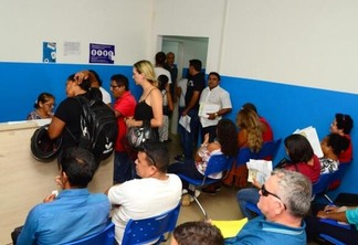 Aproximadamente 210 atendimentos estão sendo feitos por dia em Boa Vista. Na sede, ao lado do Instituto Médico Legal (IML), ocorrem em torno de 140 e na Casa do Cidadão, no Pintolândia, são mais de 60 (Foto: Nilzete Franco/Folha BV)