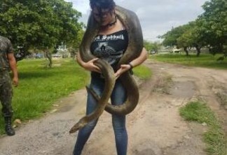 ‘Com a Lilith, minha jiboia, eu acabo fazendo trabalhos de conscientização em alguns eventos, tentando mostrar que as cobras não são animais ruins’, diz estudante (Foto: Arquivo Pessoal)