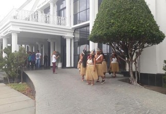 Representante dos povos indígenas participaram de audiência com ministros no Palácio Senador Hélio Campos (Foto: Minervaldo Lopes/Folha BV)
