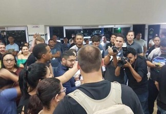Deputado Eduardo Bolsonaro foi recebido por simpatizantes no Aeroporto de Boa Vista (Foto: Arquivo Pessoal/Eduardo Bolsonaro)