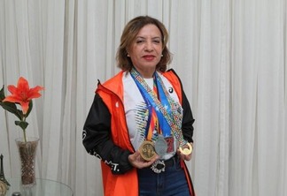Servidora pública de 56 anos participou de 4 das 6 maiores maratonas do mundo (Foto: Arquivo Pessoal/Maria do Socorro Coelho)