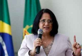 Ministra Damares Alves afirmou que ficará no governo até onde a minha saúde suportar (Foto: Carolina Antunes/PR)