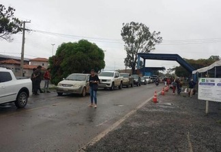 Movimentação de veículos é intensa um dia após governo venezuelano autorizar a reabertura da fronteira (Foto: Divulgação)