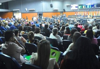 Muitos deputados da ALE divergem sobre pontos apresentados em projeto que cria a repactuação de dívidas (Foto: Diane Sampaio/Folha BV)