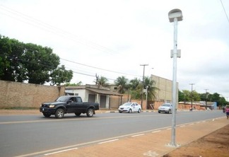 Prefeitura afirma que número de infrações de trânsito caiu após implantação de radares de velocidade e equipamentos de avanço de sinal (Foto: Nilzete Franco/Folha BV)