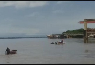 O fato ocorreu próximo à Orla de Caracaraí, onde uma balsa está ancorada (Foto: Divulgação)