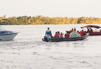 A imagem seguirá em procissão fluvial no barco Tocatur e os fiéis acompanharão em barcos menores e canoas até a Orla Taumanan (Foto: Wenderson de Jesus)