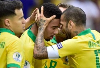 Mesmo com um jogador a menos, o Brasil conseguiu vencer o Peru por 3 a 1  (Foto: Fernando Dantas/Gazeta Press)