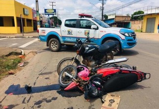 O acidente entre os motociclistas ocorreu por volta das 12h30, no bairro Pintolândia (Foto: Aldenio Soares)