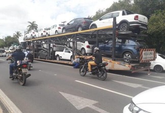 O congestionamento está sendo ocasionado em razão de problemas em uma carreta cegonha (Foto: Nilzete Franco/Folha BV)