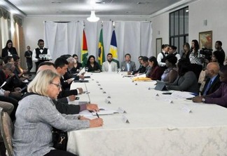 Encontro reune autoridades do Brasil e Guiana para discutir questões técnicas de acordo aduaneiro (Foto: Diane Sampaio/FolhaBV)