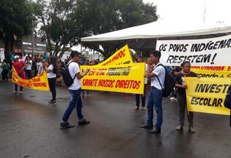 A concentração dos manifestantes ocorreu na Praça do Centro Cívico (Foto:Antonio Sousa/Rádio Folha)