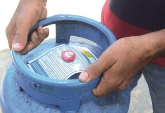 Peso do botijão de gás é alvo de dúvida dos consumidores que denunciam fraudes (Foto: Nilzete Franco/FolhaBV)