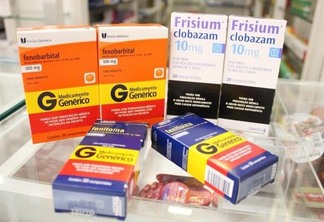Dentre os medicamentos que deixaram de ser fornecidos pela Sesau estão Fenitoína, Fenobarbital e Frisium (Foto: Wenderson Cabral / Folha BV)