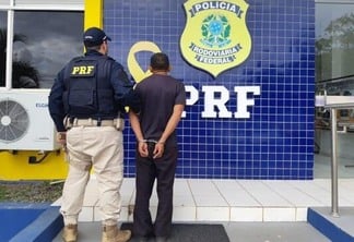 Em Roraima, um homem foi preso por possuir um mandado de prisão em aberto pelo crime de estupro (Foto: Ascom PRF)