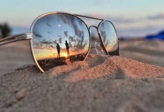 É importante o uso de óculos solar, artigo que, desde sua invenção, se torna cada vez mais popular no mundo (Foto: Divulgação)