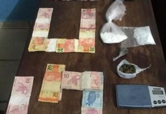 No local, que era utilizado para o tráfico de drogas, foi encontrado uma quantia em espécie de 368 reais em notas trocadas (Foto: Divulgação)