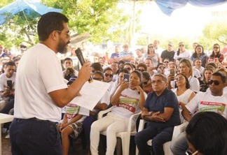 Enfermeiros comemoram assinatura de termo de compromisso com o Governo do Estado (Foto: Nilzete Franco/Folha BV)