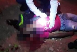 A vítima foi socorrida por agentes do Samu e levada com vida ao Hospital (Foto: Divulgação)