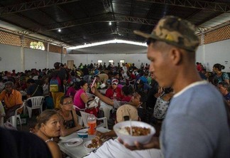 Local para distribuição de comida aos venezuelanos em Roraima (Foto: Daniel Marenco/Agência O Globo)