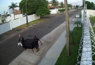 O furto da lixeira foi o terceiro apenas na rua da servidora no bairro Caçari (Foto: Divulgação)