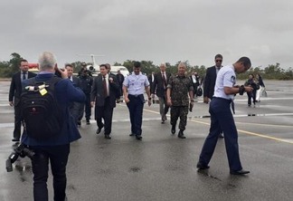 A comitiva desembarcou por volta do meio-dia, desta quarta-feira, 12, na Base Aérea de Boa Vista (Foto: Divulgação)