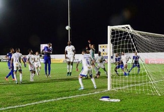 Mundão jogou bem, mas empate favoreceu o Cruzeiro (Foto: Néia Dutra/FolhaBV)
