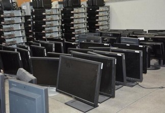 São mais de 500 itens, incluindo computadores, monitores e impressoras