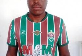 Marinho, campeão Brasileiro, veste a camisa do Tricolor da Mecejana (Foto: Ribamar Rocha/ Folha BV)